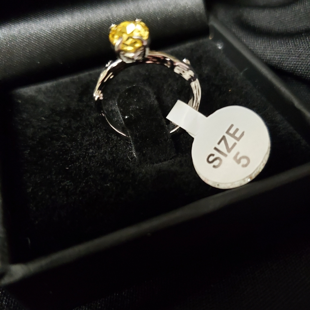 ring - Picture 2 of 3